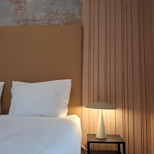  Hostal Brand New Anjos